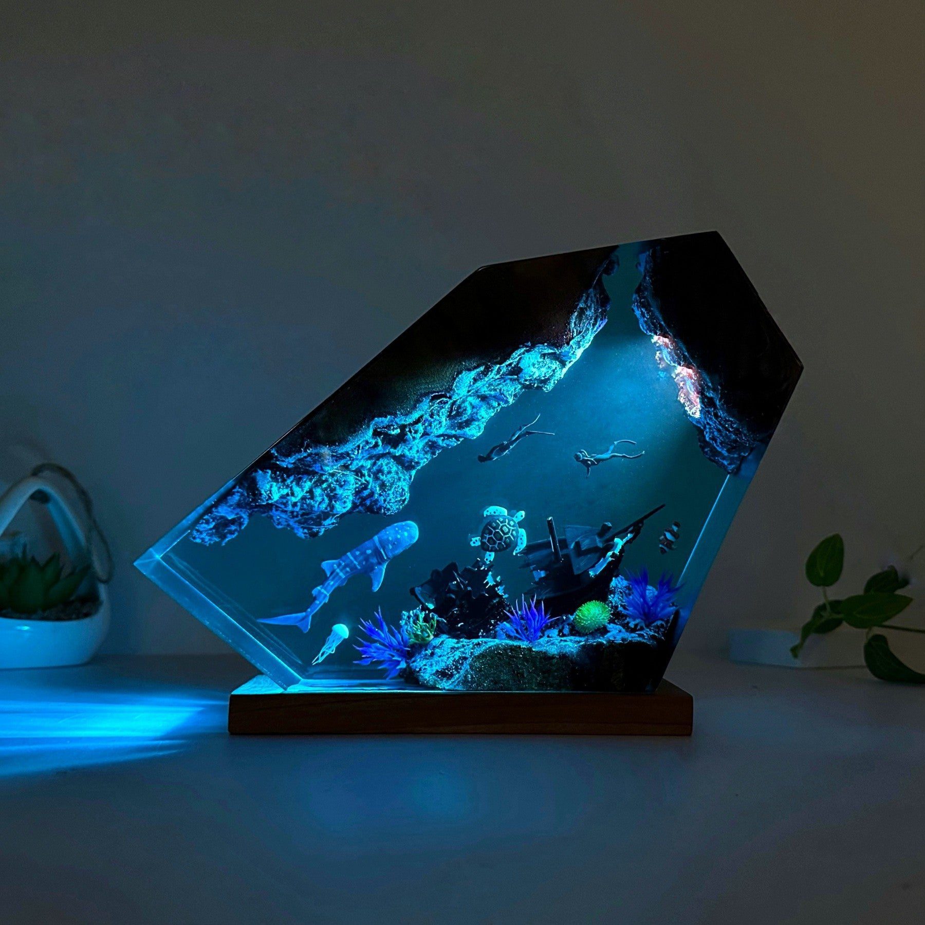 Epoxy Resin Ocean Lamp Whale shark and Couple Diver Night light Resin Wood lamp Free Diving Unique Summer Gift- Home decor NTD