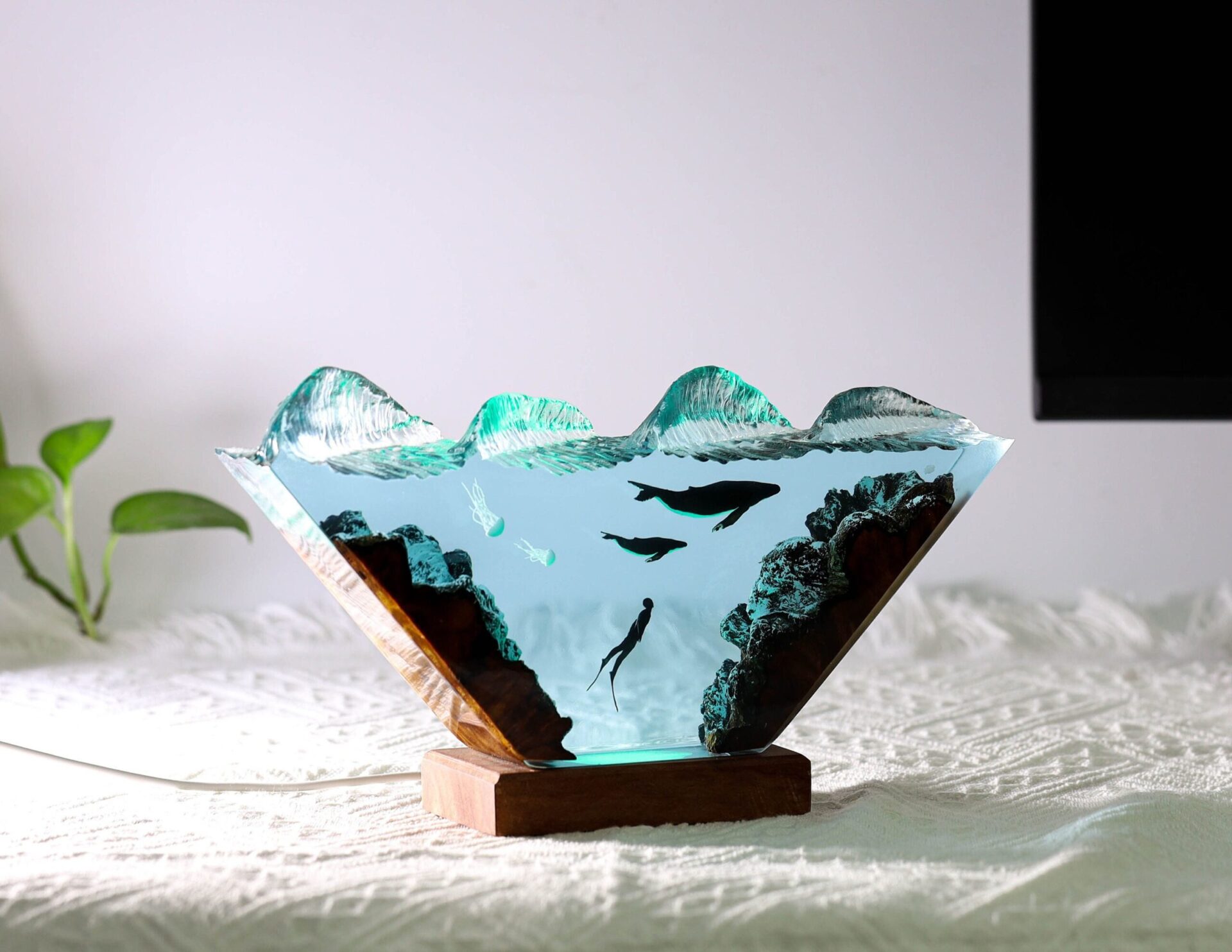 Diver & Humpback Whale Epoxy Resin Lamp – Resin Lamps Store