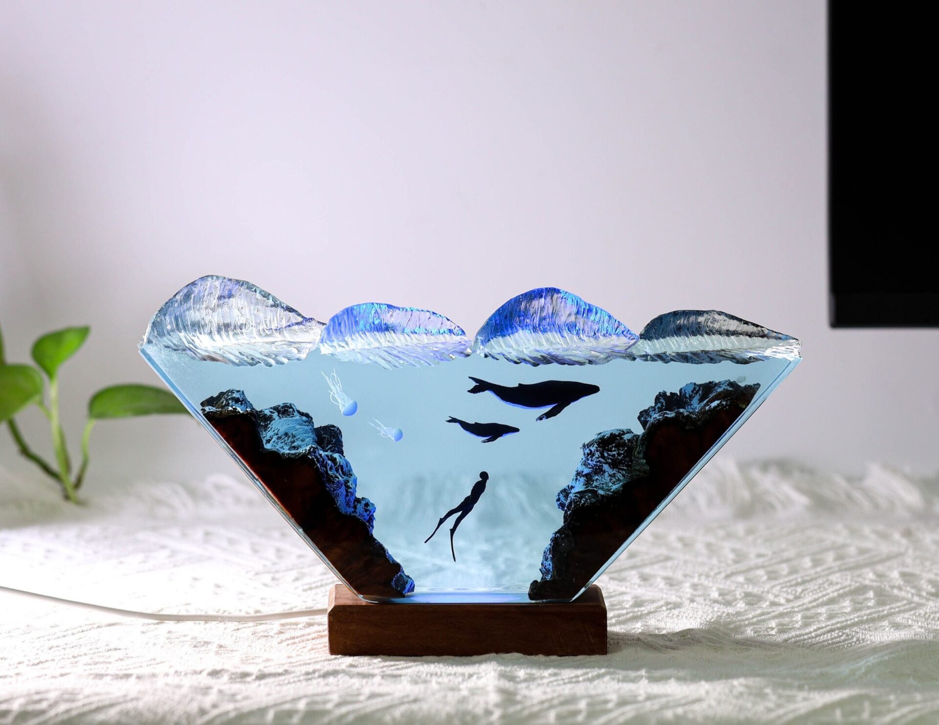 Diver & Humpback Whale Epoxy Resin Lamp – Resin Lamps Store
