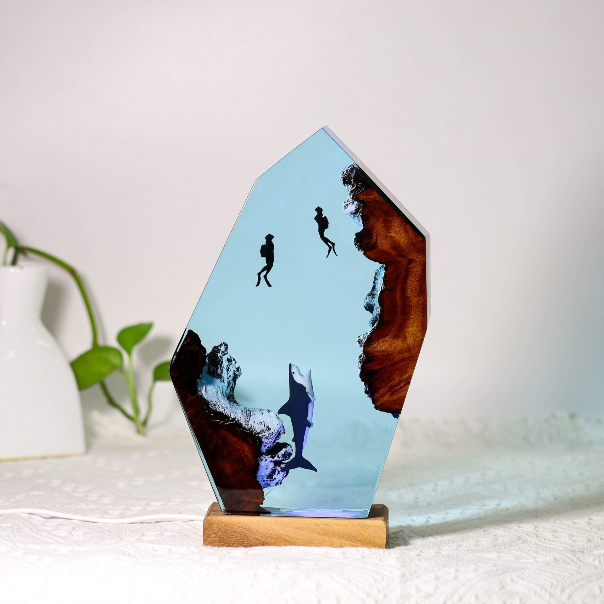 Shark and Couple Diver Epoxy Resin Lamp – Resin Lamps Store