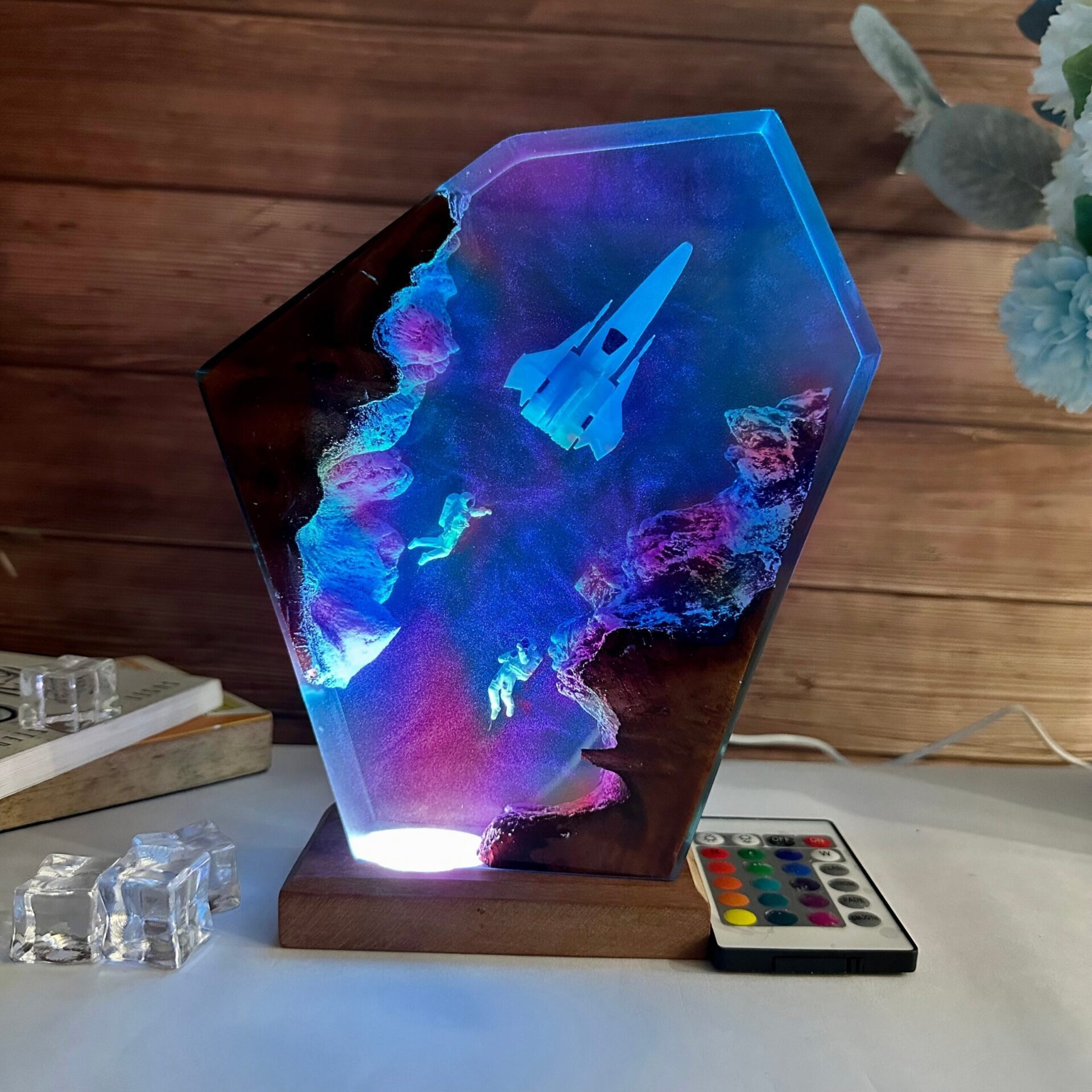 New Style Polygon Spaceship Epoxy Resin Lamp – Resin Lamps Store